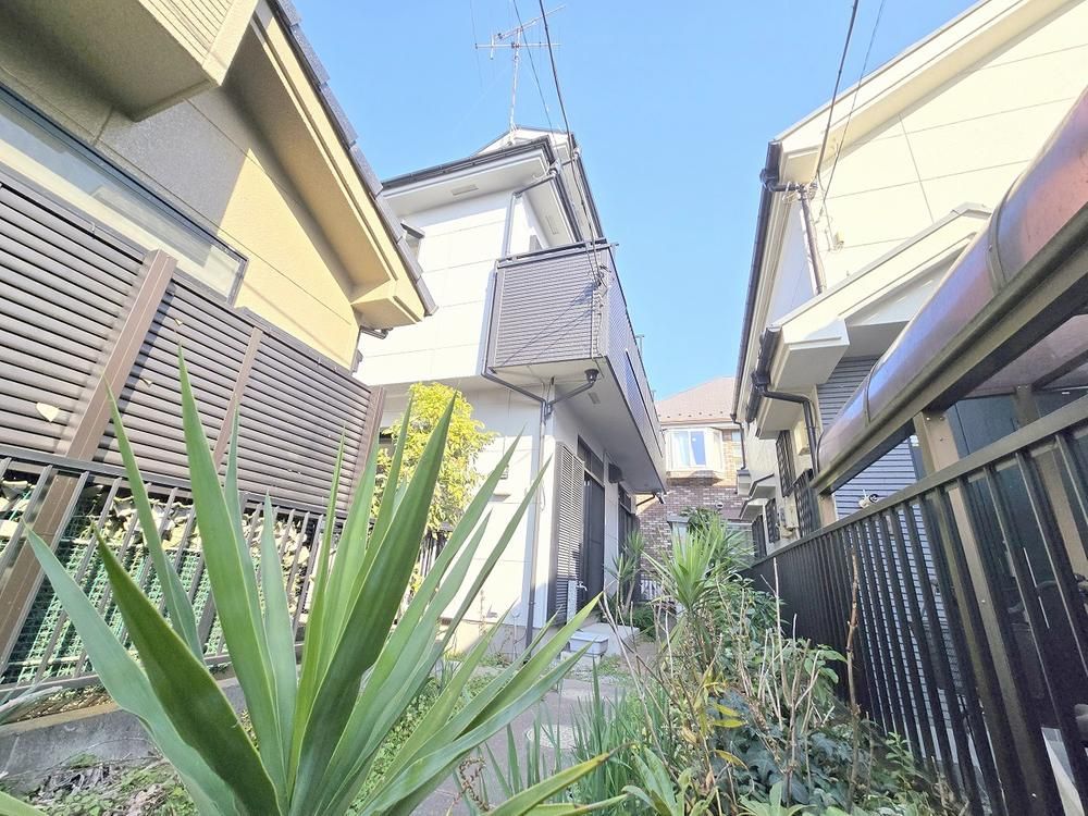 Refurbished 3LDK House with Island Kitchen Near Koizumi Station, Hamura - Thumbnail 3