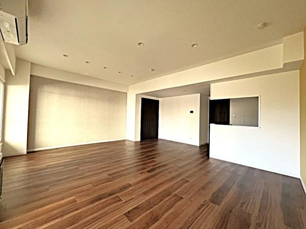 Renovated 2LDK Apartment with Private Garden in Toyohira, Sapporo - Thumbnail 3