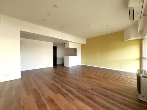 Renovated 2LDK Apartment with Private Garden in Toyohira, Sapporo - Thumbnail 2