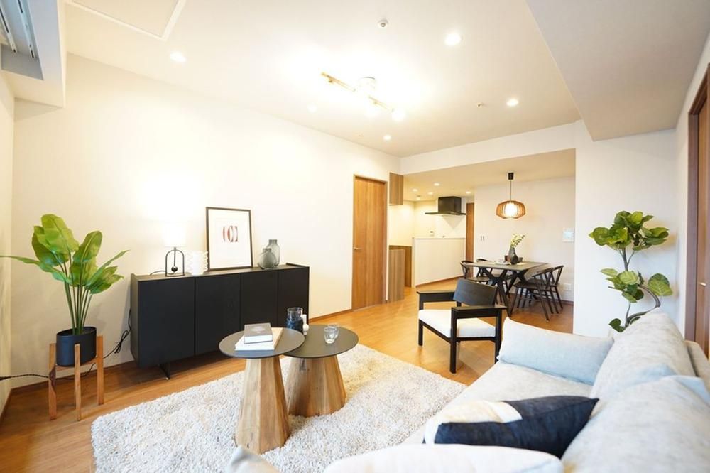 Renovated 3LDK Apartment in Cosmo Tokyo Bay Tower, Chuo City - Thumbnail 2