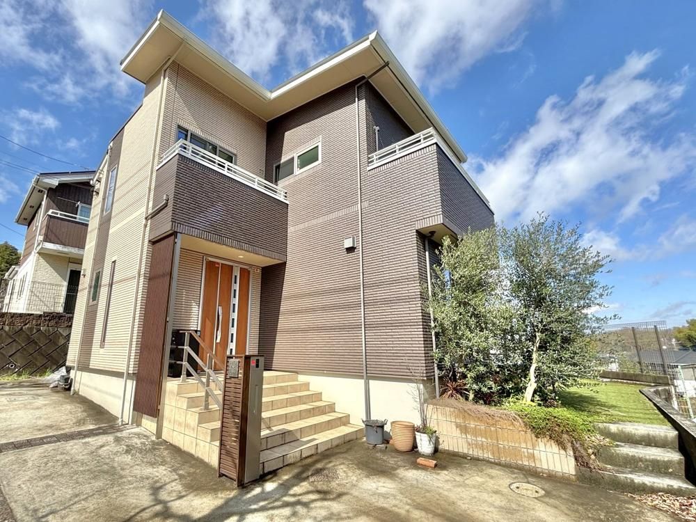 Modern 4LDK+S House in Hachioji with Solar & Whole-House AC - Thumbnail 3