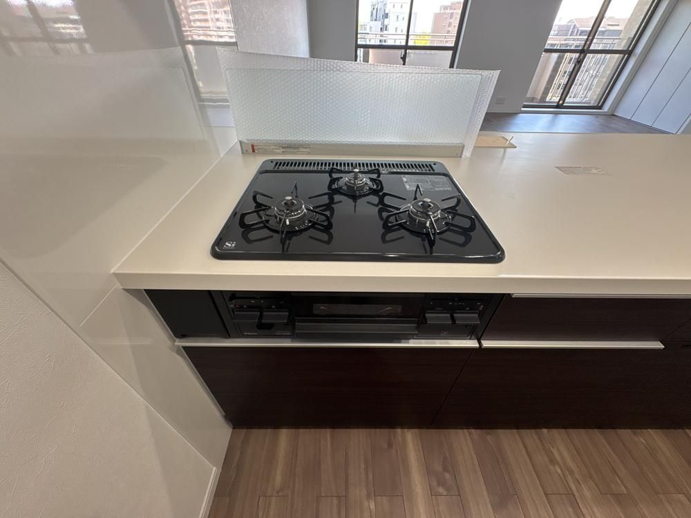 Renovated 2LDK+S Apartment in Toyonaka, Osaka - Thumbnail 4