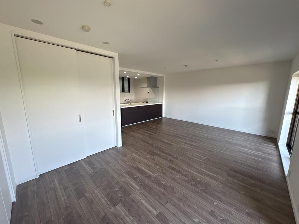 Renovated 2LDK+S Apartment in Toyonaka, Osaka - Thumbnail 2