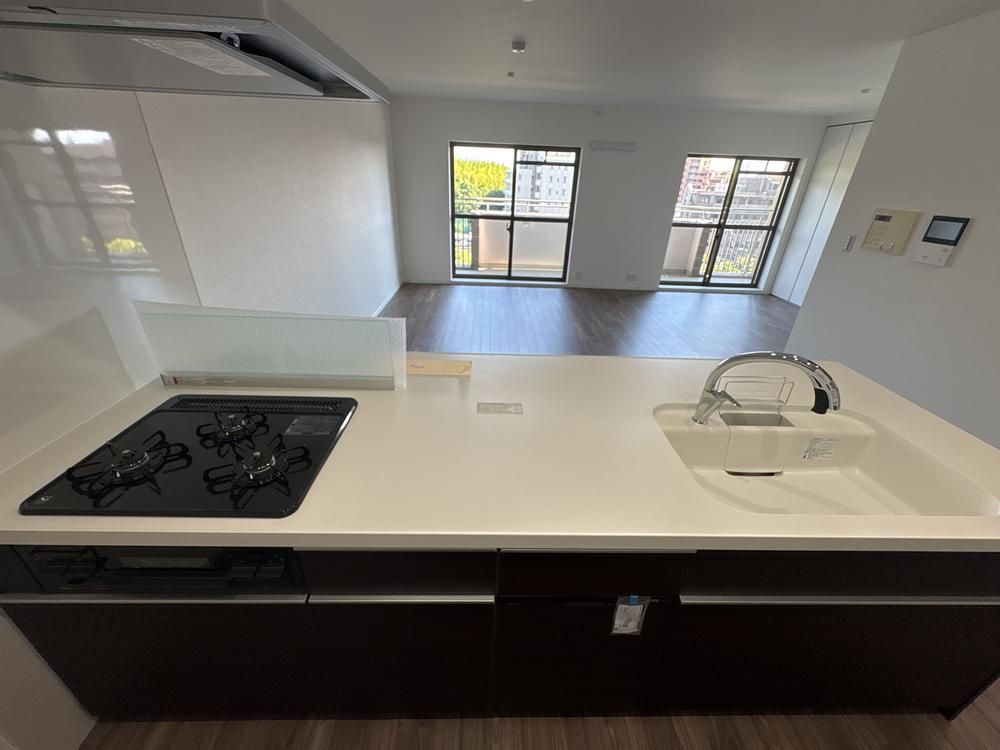 Renovated 2LDK+S Apartment in Toyonaka, Osaka - Thumbnail 3