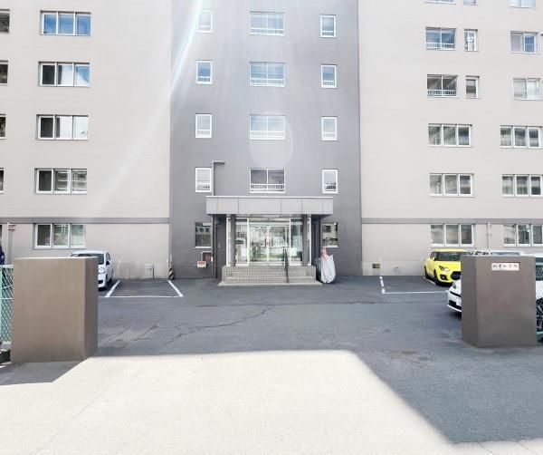Renovated 2LDK+S Apartment near Kotoni Station, Sapporo - Thumbnail 4