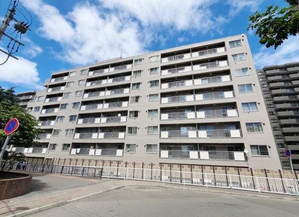 Renovated 2LDK+S Apartment near Kotoni Station, Sapporo - Image 1