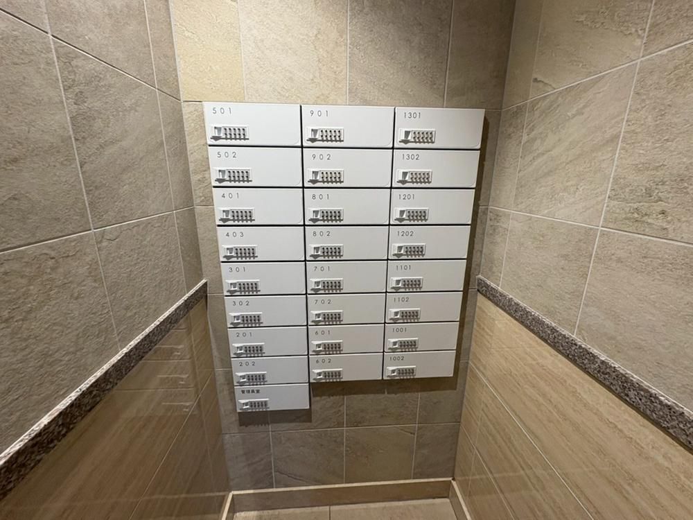 3LDK Renovated Corner Apartment in Naha, Okinawa - Thumbnail 3