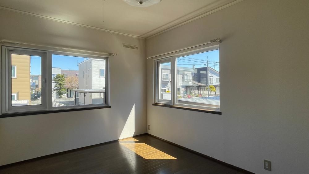 4LDK Duplex Home in Sapporo's Kita Ward Near Yurigahara Station - Thumbnail 3