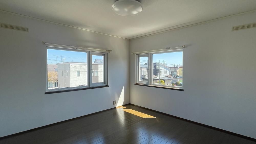 4LDK Duplex Home in Sapporo's Kita Ward Near Yurigahara Station - Thumbnail 4