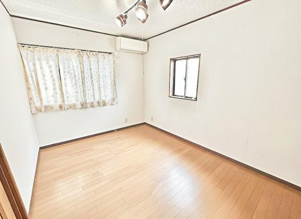 4LDK House for Sale in Hachioji, Tokyo - 175m² Land - Thumbnail 4