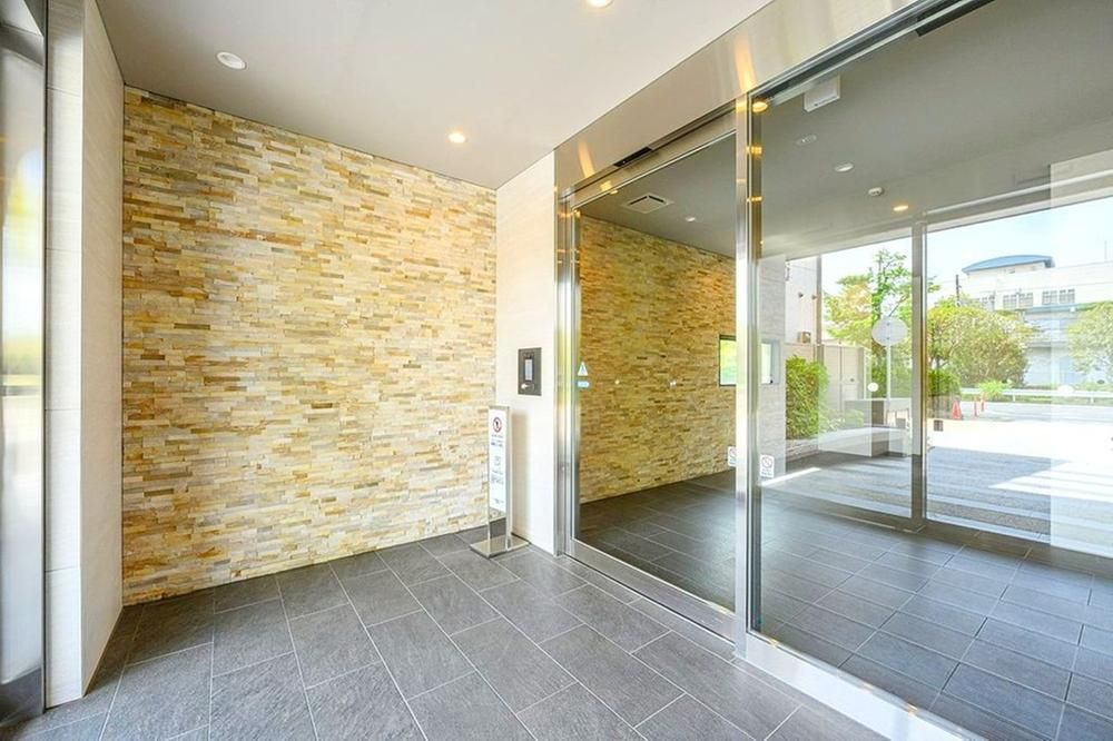 Modern 2LDK Apartment in Isogo, Yokohama - 55.16 sqm - Thumbnail 3