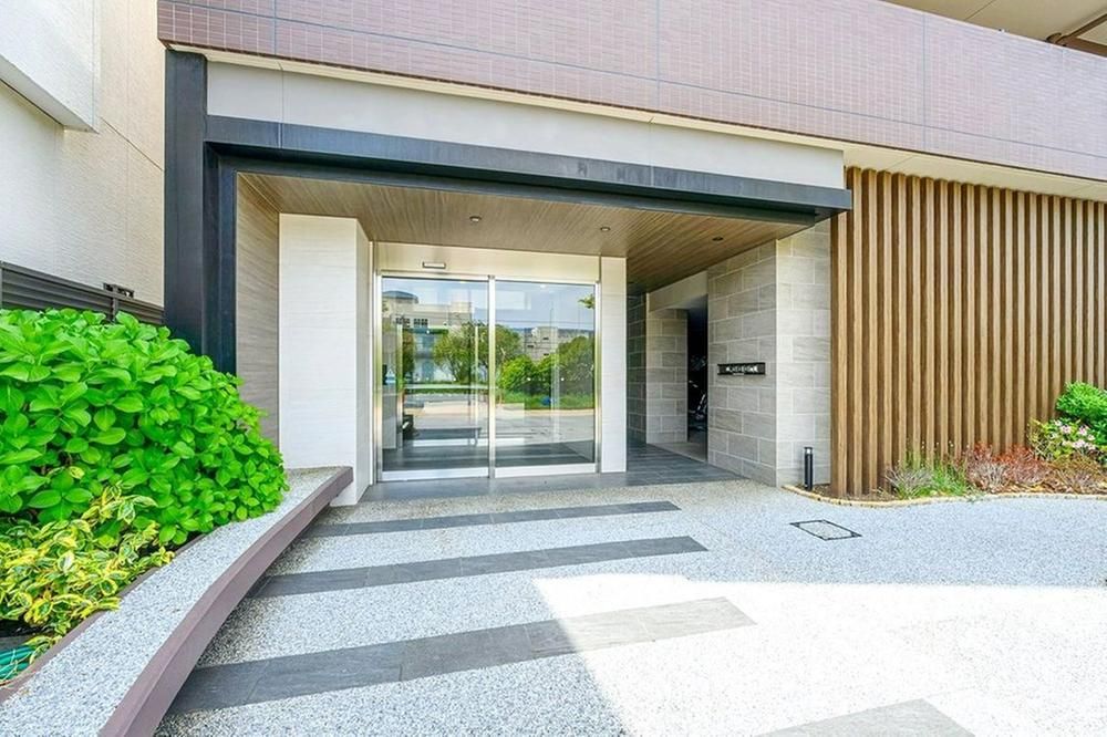 Modern 2LDK Apartment in Isogo, Yokohama - 55.16 sqm - Thumbnail 2