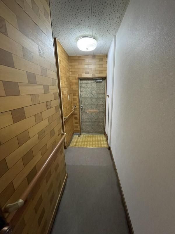2LDK Apartment in Central Asahikawa, Hokkaido for 2.2 Million Yen - Thumbnail 2