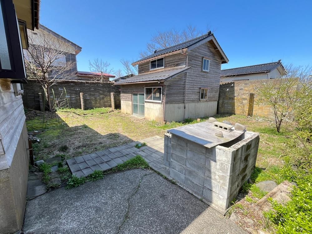 7DK House for Sale in Joetsu, Niigata with Ocean View - Thumbnail 2