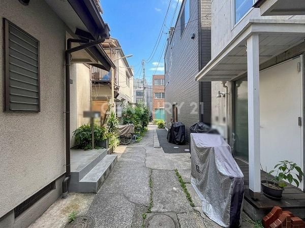 2DK Reinforced Concrete House for Sale in Ebisu, Shibuya - Thumbnail 3