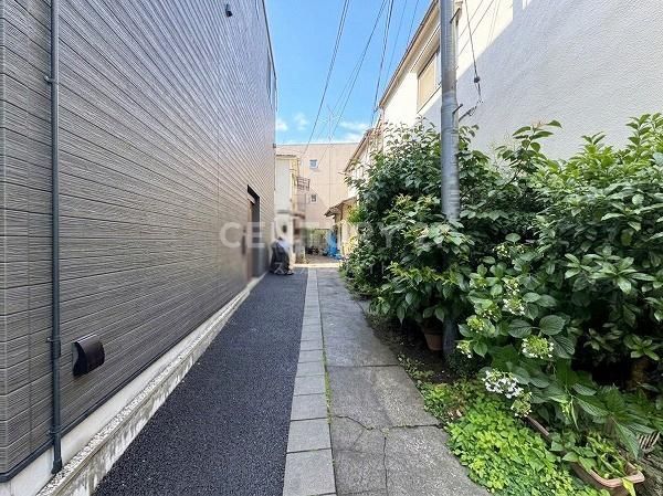 2DK Reinforced Concrete House for Sale in Ebisu, Shibuya - Thumbnail 2