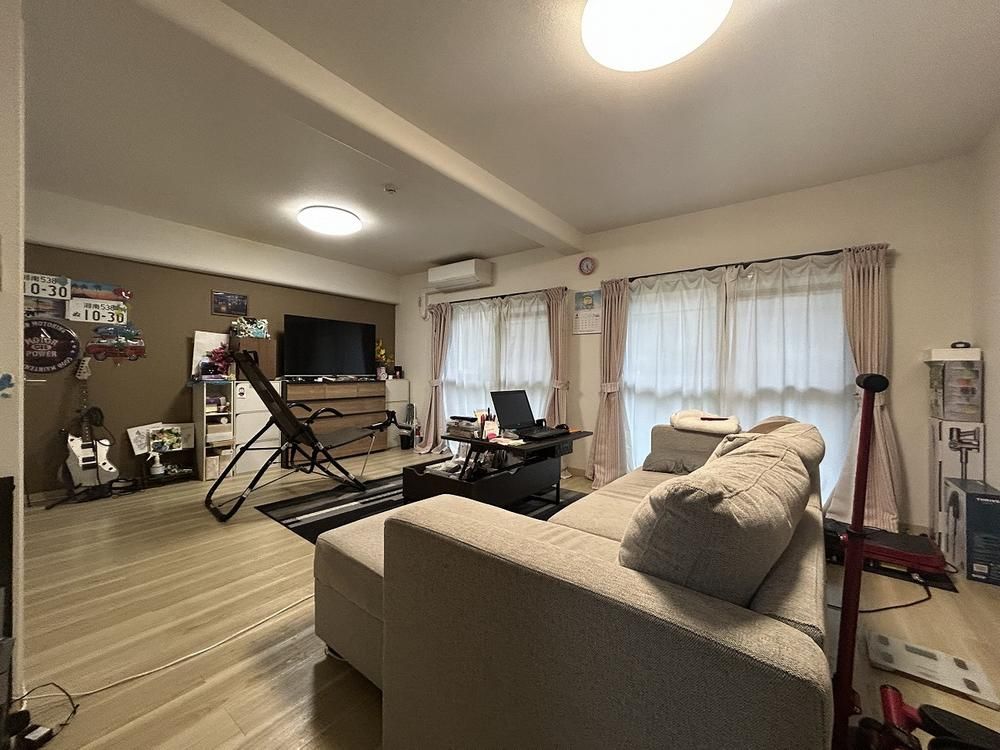 South-Facing 2LDK Apartment for Sale in Miyazaki City, 75.44m² - Thumbnail 2