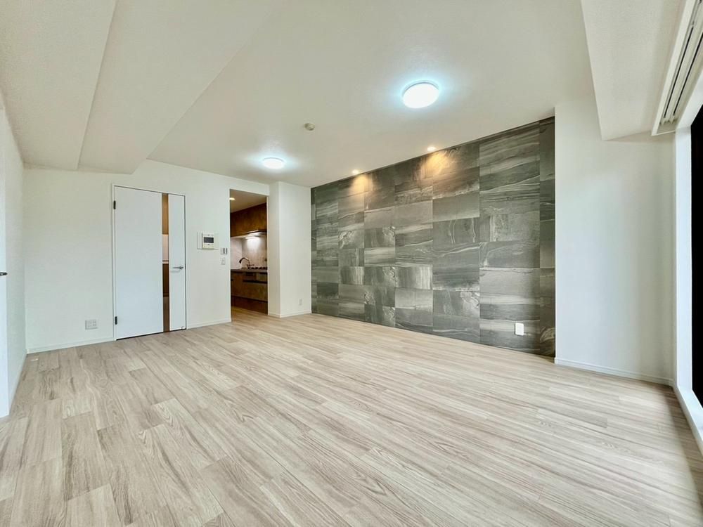 Renovated 3LDK Apartment for Sale in Shin-Yokohama, Kanagawa - Thumbnail 4