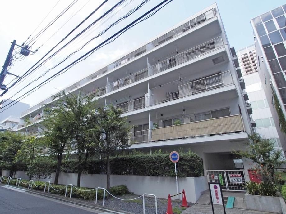Dai-Ni Sunrise Gotanda 2LDK Apartment for Sale in Shinagawa - Image 1