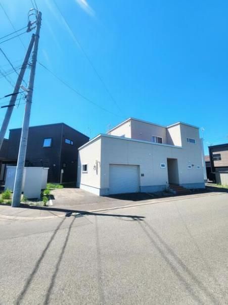 4LDK House for Sale in Higashi Ward, Sapporo - 214 sqm Land - Thumbnail 2