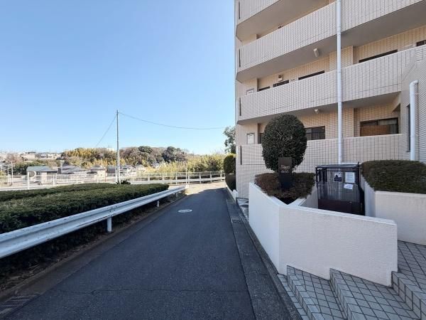 Fully Renovated 3LDK Apartment in Fujisawa, Kanagawa - Thumbnail 2