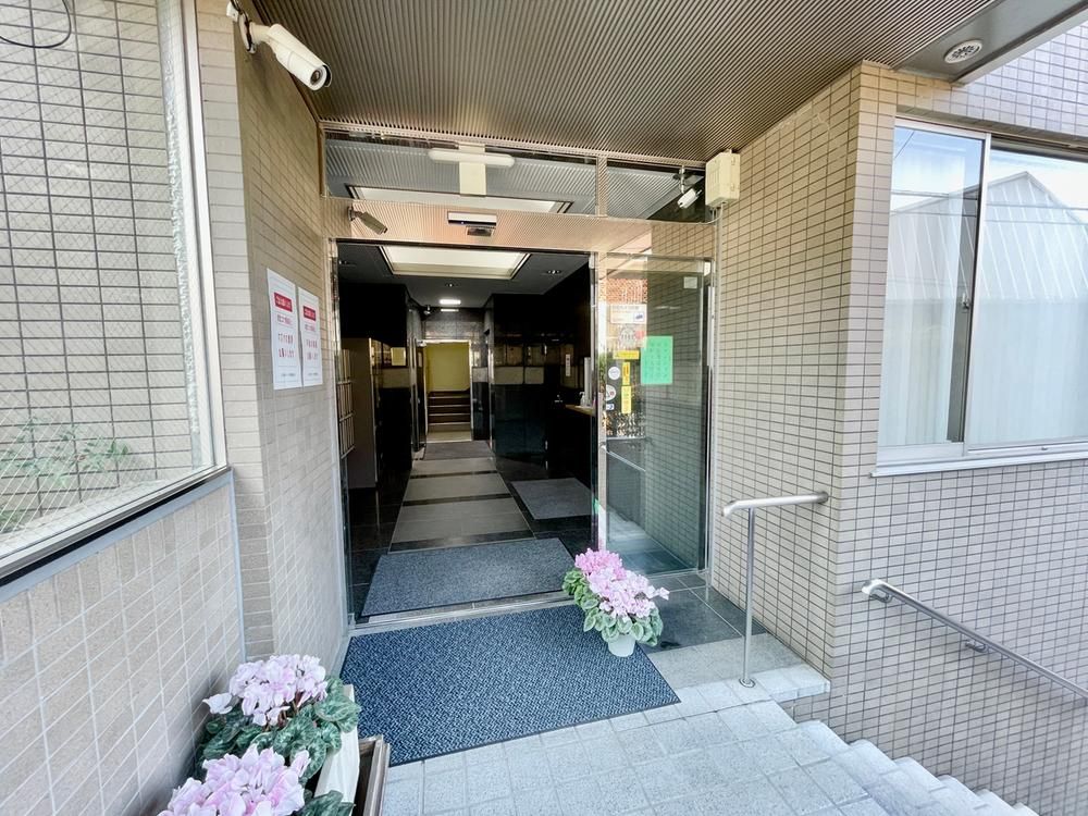 Renovated 3LDK Apartment in Shinjuku, Tokyo - Thumbnail 2