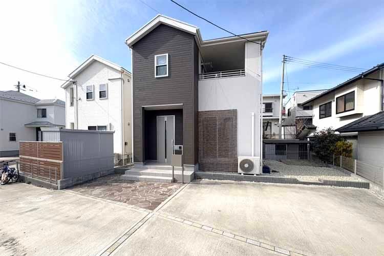 Modern 3LDK+S House for Sale in Miyagino-ku, Sendai, 103.92m2 - Thumbnail 2