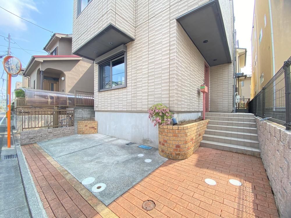 5LDK+S House with Roof Balcony for Sale in Hachioji, Tokyo - Thumbnail 2