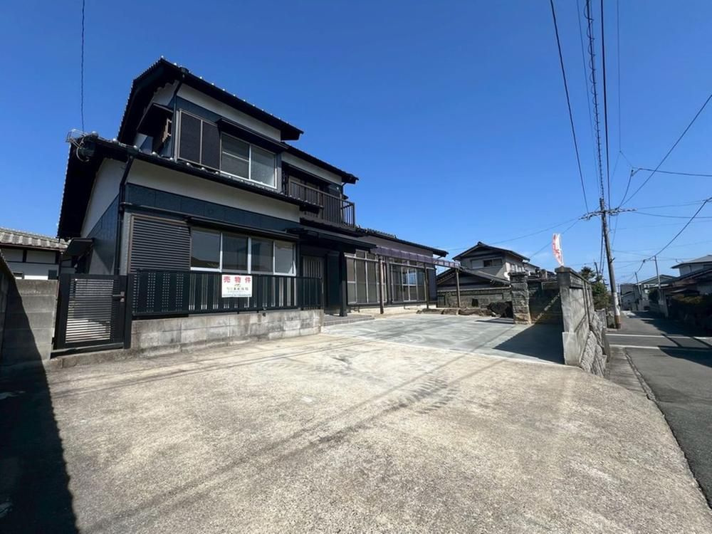 Renovated 4LDK House with Large Garden & Parking for 4 in Karita - Thumbnail 2
