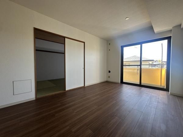 Fully Renovated 3LDK Apartment in Yachiyo, Chiba - Thumbnail 2