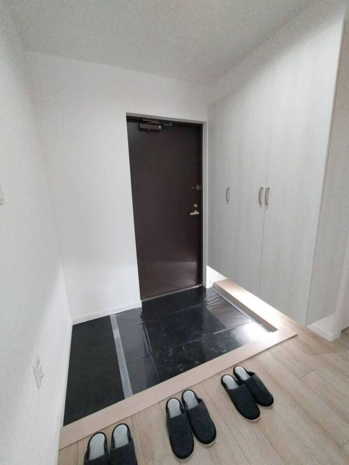 Renovated 4LDK Apartment in Sapporo Nishi Ward - Thumbnail 2