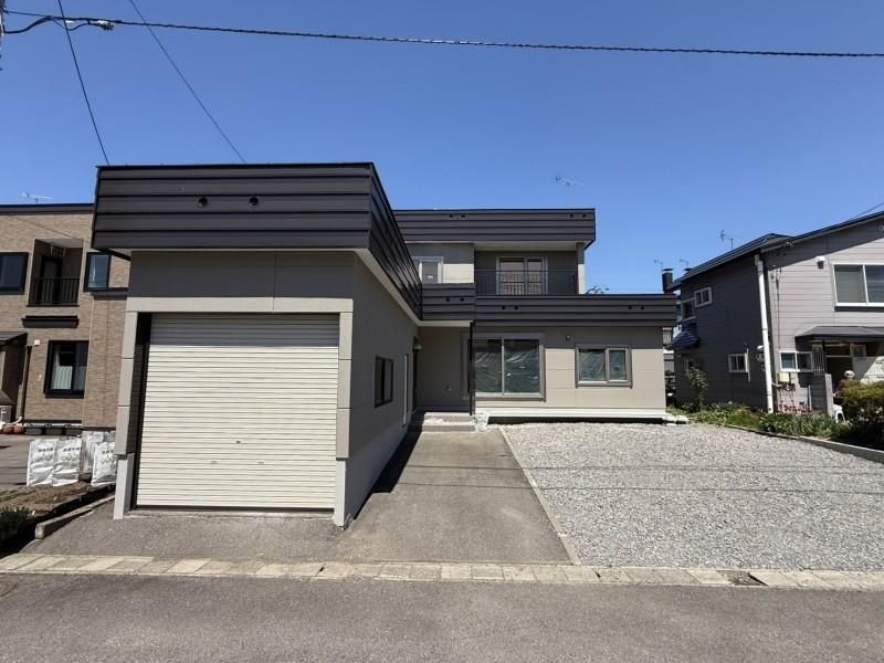 Renovated 5SLDK House in Asahikawa with 208 sqm Land - Thumbnail 2