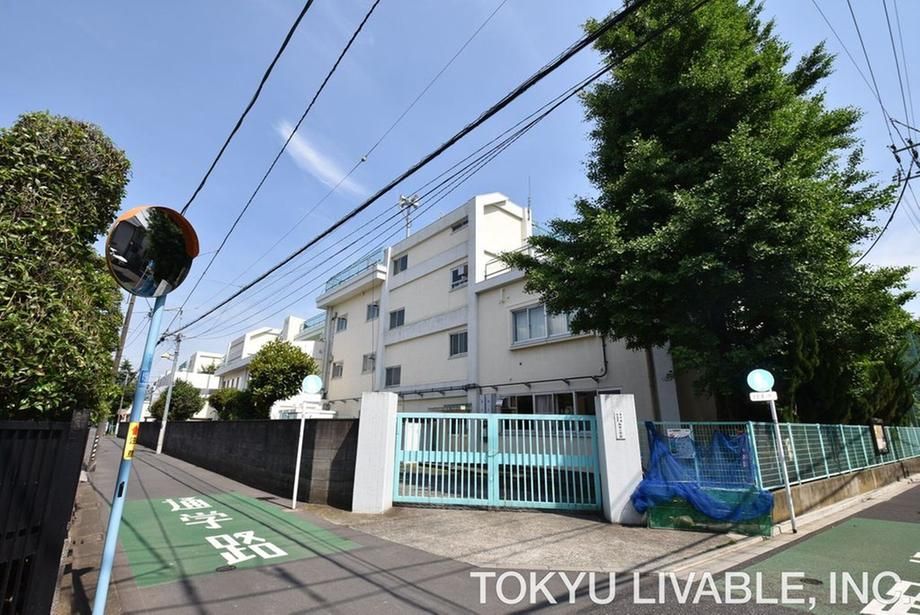 Spacious 7LDK Two-Family House in Suginami, Tokyo - Thumbnail 2