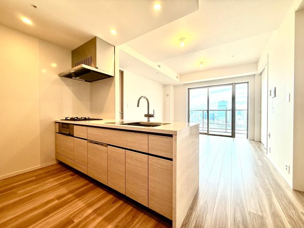 3LDK Apartment for Sale in Harumi, Chuo-ku, Tokyo - Thumbnail 3