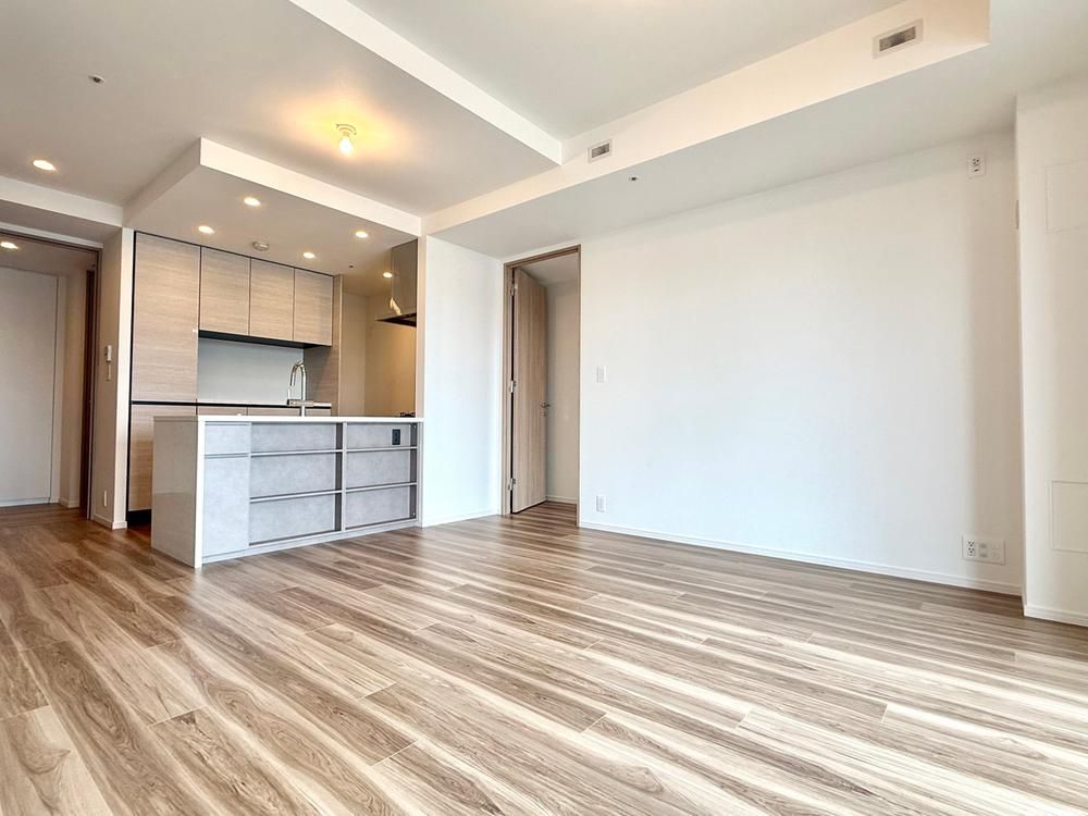 3LDK Apartment for Sale in Harumi, Chuo-ku, Tokyo - Thumbnail 2