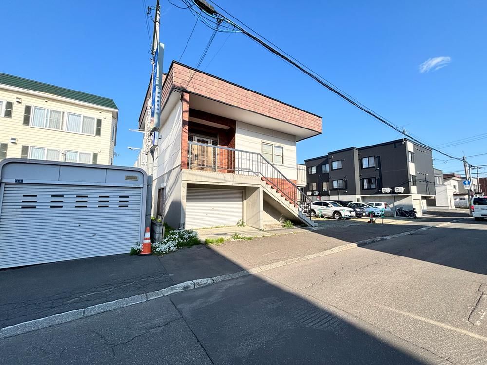 4LDK Detached House for Sale in Higashi-ku, Sapporo - Thumbnail 2
