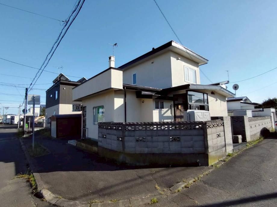 6LDK Detached House in Kushiro with Large Corner Lot and Garden - Thumbnail 3
