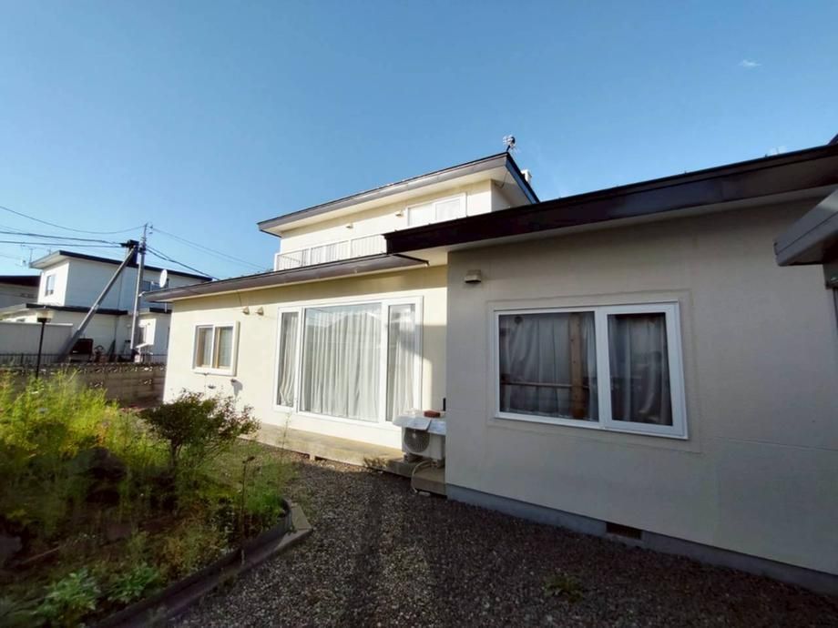 6LDK Detached House in Kushiro with Large Corner Lot and Garden - Thumbnail 4