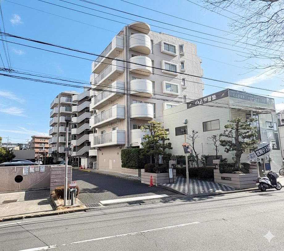 3LDK Apartment for Sale in Minami Ward, Saitama City - Thumbnail 2