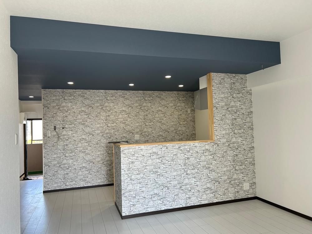 Fully Renovated 2LDK Apartment Near Minami-Miyazaki Station - Thumbnail 3