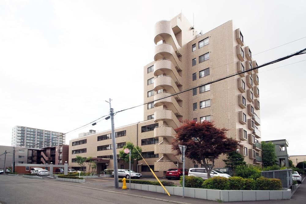 Renovated 3LDK Apartment for Sale in Central Sapporo - Thumbnail 2