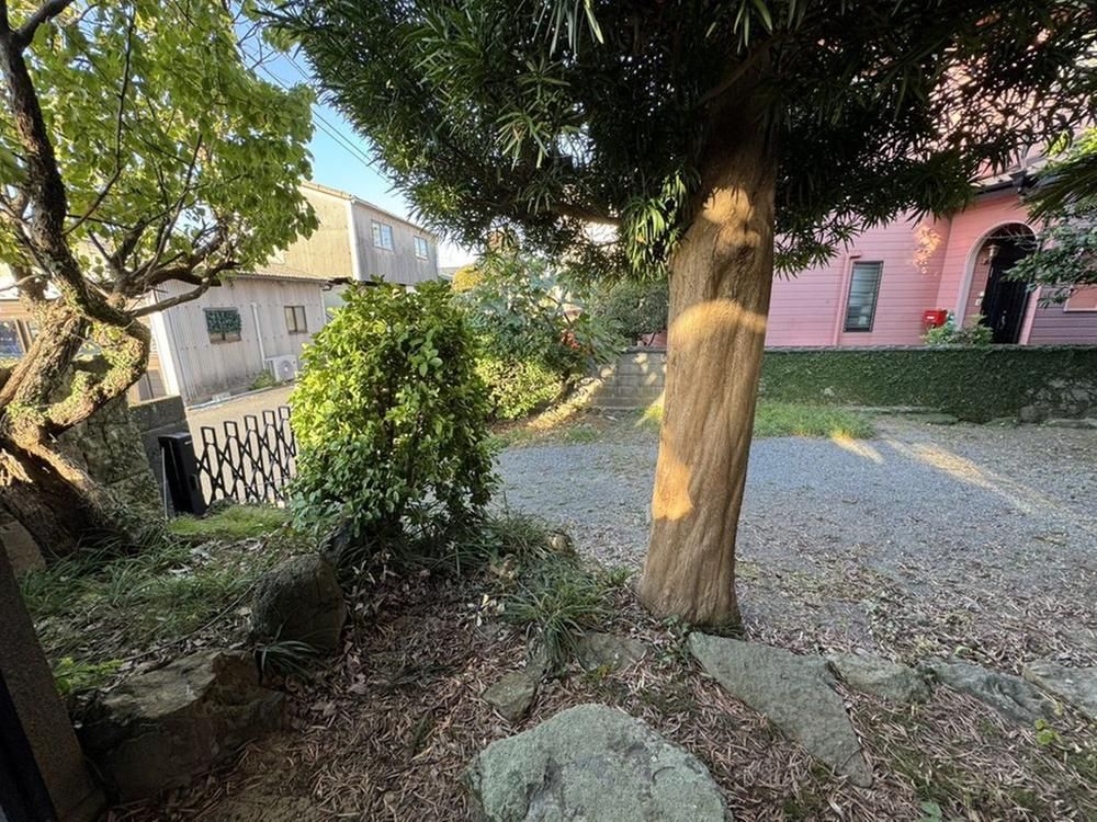 Land for Sale in Nagasaki's Fukahori Area with Old House - Thumbnail 3