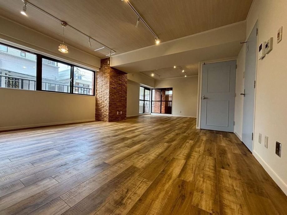 Renovated 1LDK Apartment in Naha, Okinawa Near Mieibashi Station - Thumbnail 3
