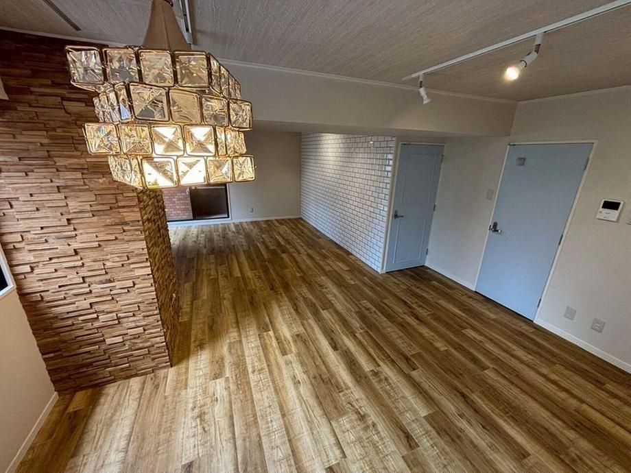Renovated 1LDK Apartment in Naha, Okinawa Near Mieibashi Station - Thumbnail 2