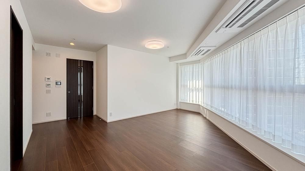 3LDK Apartment for Sale in Nishi-Shinjuku, Shinjuku-ku, Tokyo - Thumbnail 3