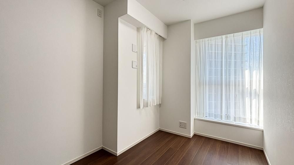 3LDK Apartment for Sale in Nishi-Shinjuku, Shinjuku-ku, Tokyo - Thumbnail 4