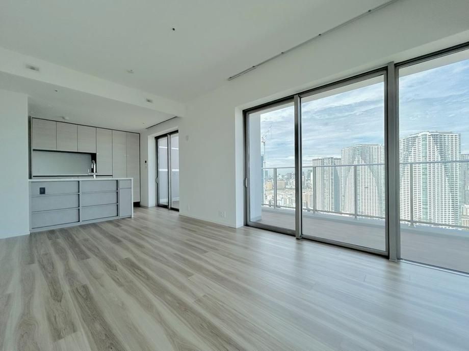 37F Corner 3LDK Apartment in Harumi, Chuo-ku, Tokyo - Thumbnail 2