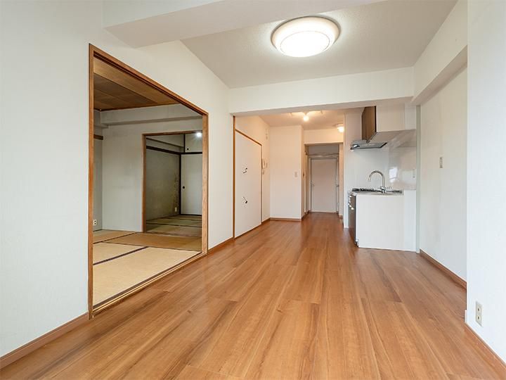 3LDK Top-Floor Apartment for Sale in Yokohama Tsurumi - Thumbnail 4