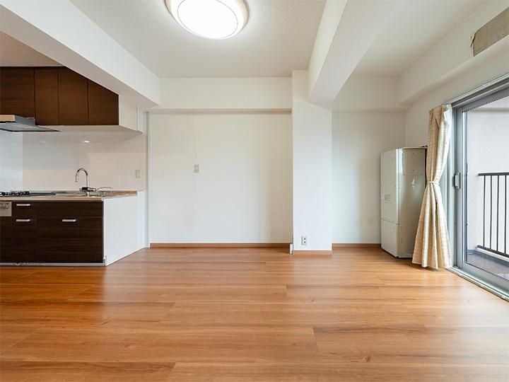 3LDK Top-Floor Apartment for Sale in Yokohama Tsurumi - Thumbnail 3