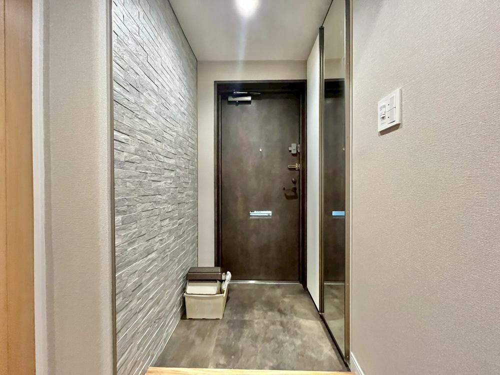 Renovated 3LDK Apartment for Sale in Sakae Ward, Yokohama - Thumbnail 2